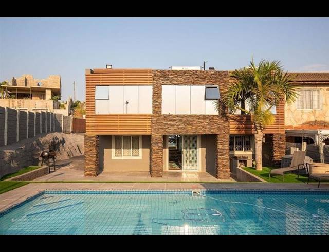 3 BEDROOM HOUSE FOR SALE IN CLAYFIELD